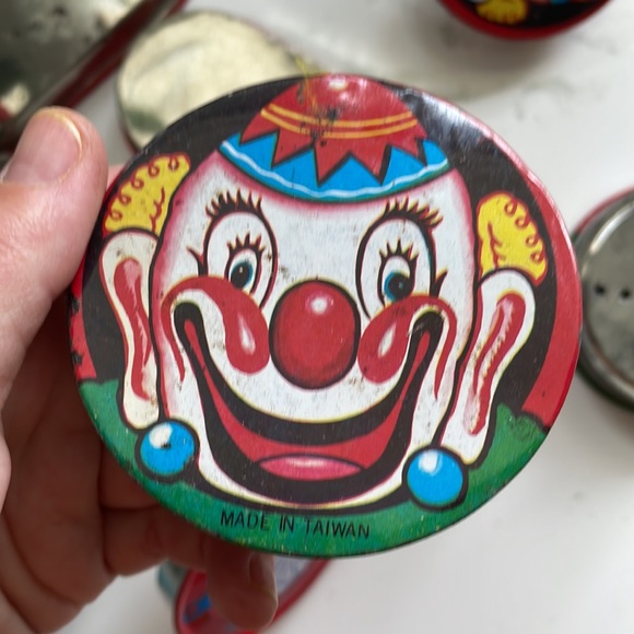 Vintage Metal Noise Makers, 70s Tin Litho Noisemaker Toys - Picture 8 of 9